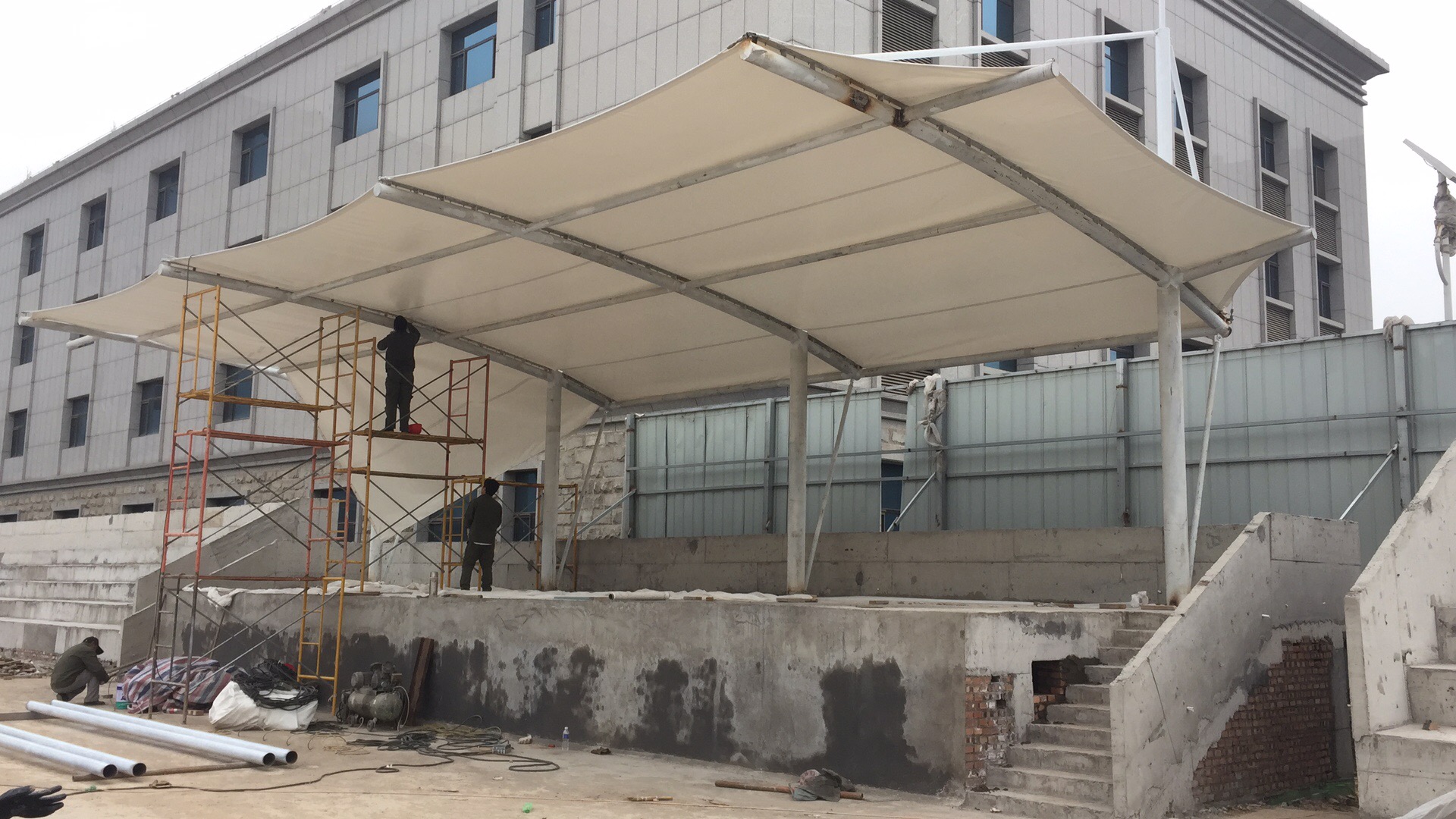 小店維鋼小區(qū)主席臺(tái)膜結(jié)構(gòu)